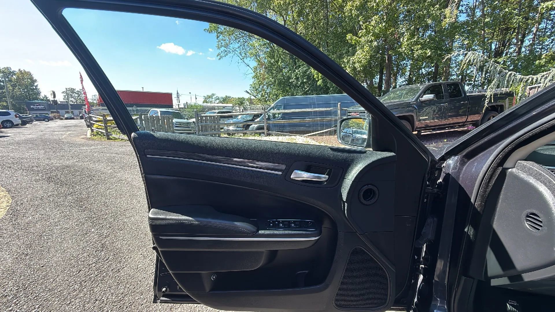 Used 2019 Chrysler 300 Touring w/ Sport Appearance Package image 9