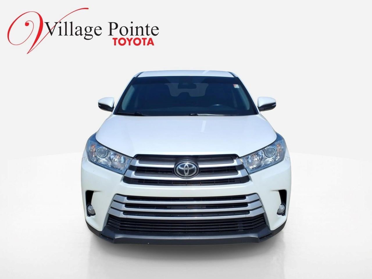 Used 2019 Toyota Highlander Plus FWD image 2