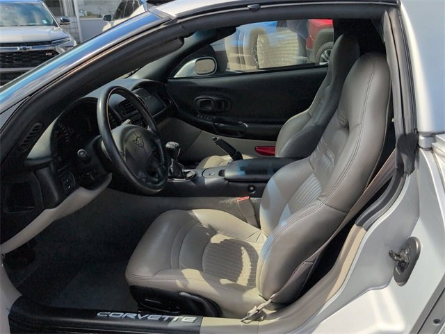 Used 2000 Chevrolet Corvette Coupe w/ Roof Pkg image 5