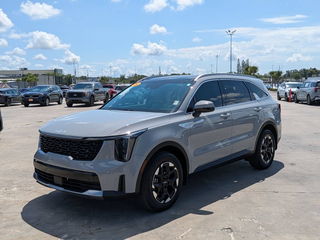 Certified 2025 Kia Sorento S w/ Panoramic Sunroof Package FWD image 4