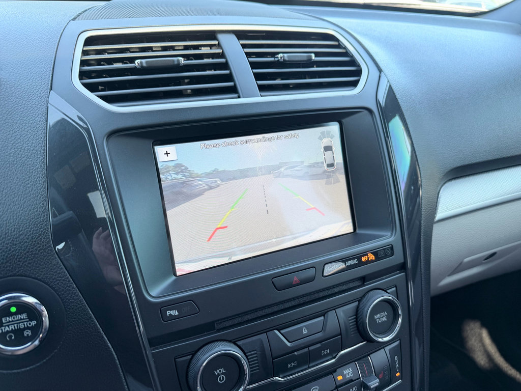 Used 2018 Ford Explorer XLT w/ Equipment Group 202A FWD image 18