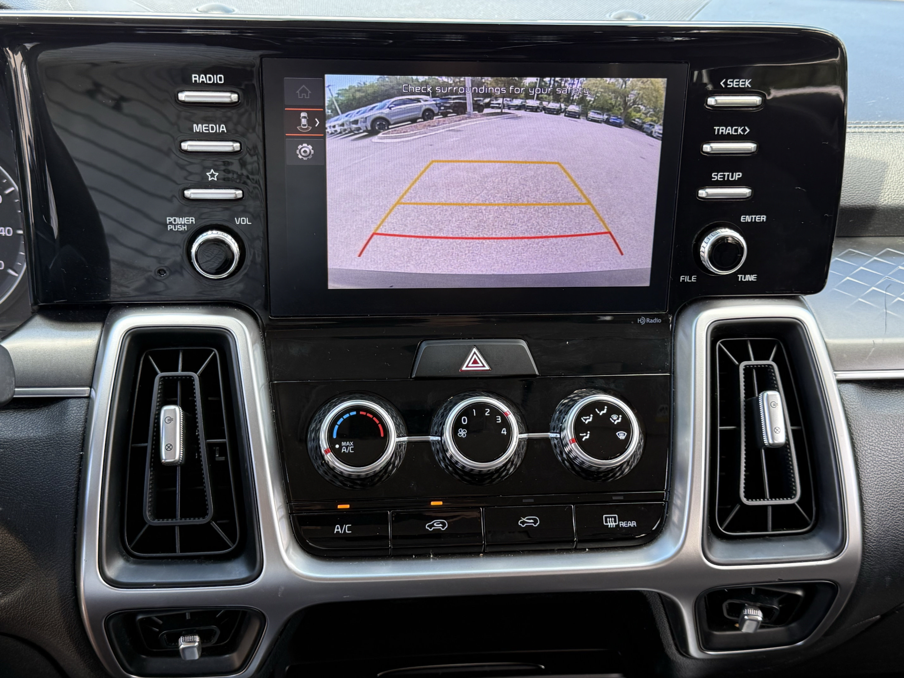 Used 2022 Kia Sorento LX FWD image 16