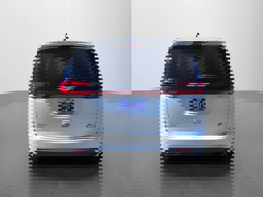 Used 2023 Chrysler Pacifica Touring-L image 5