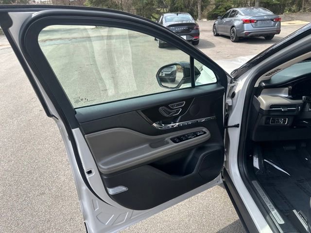 Used 2024 Lincoln Corsair AWD image 28