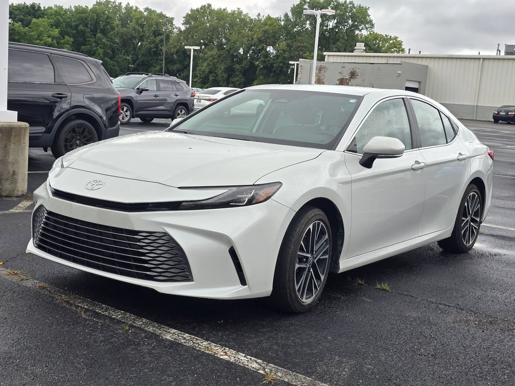 Used 2025 Toyota Camry XLE AWD/4WD image 4