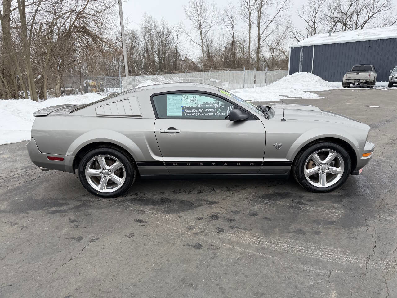 Used 2009 Ford Mustang Premium image 4