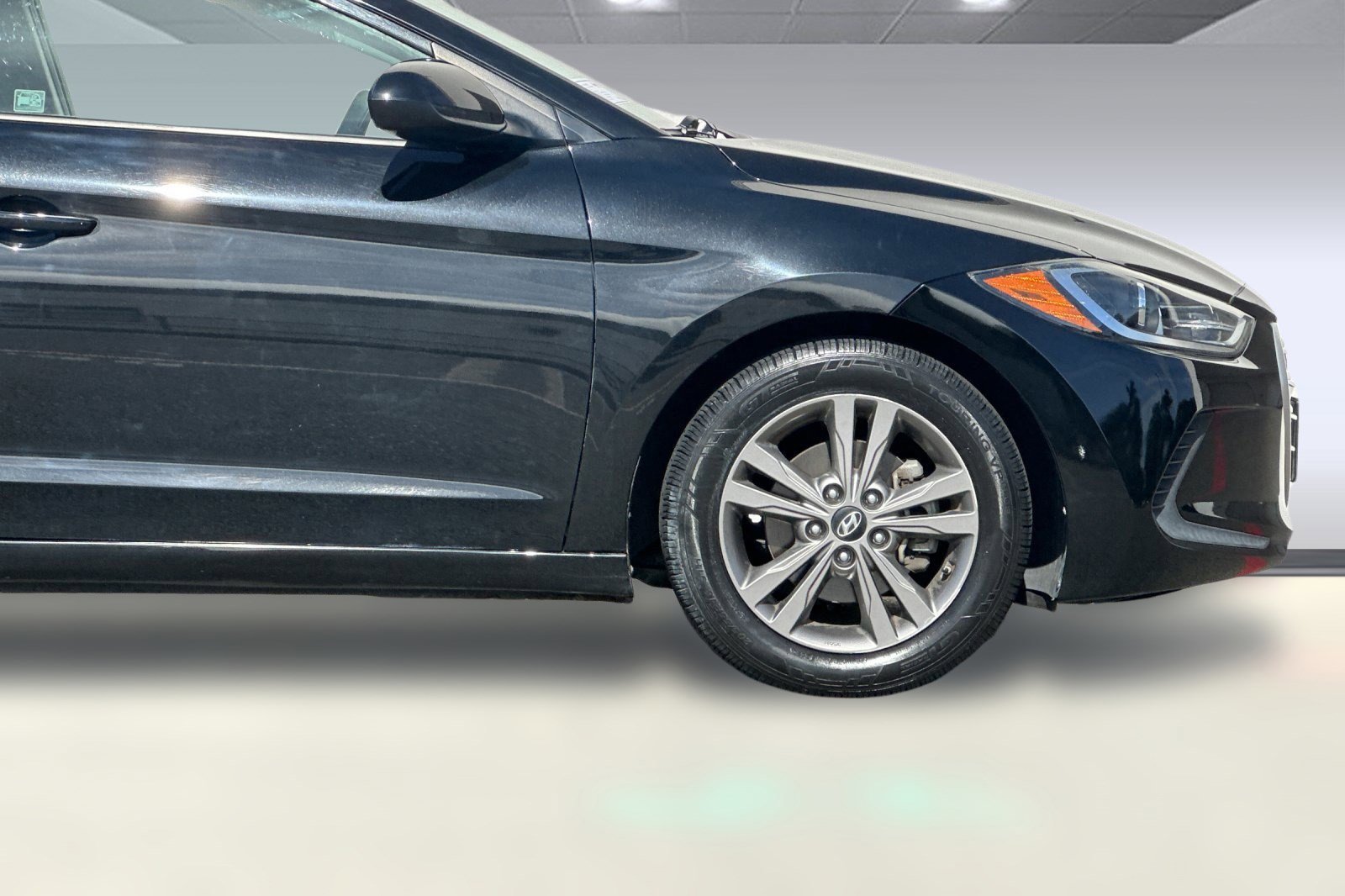 Used 2017 Hyundai Elantra SE image 32