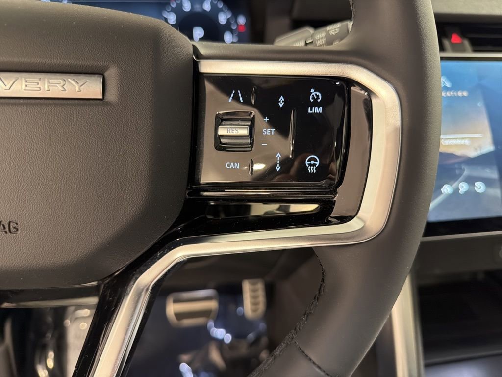 Used 2025 Land Rover Discovery Sport Dynamic SE image 13