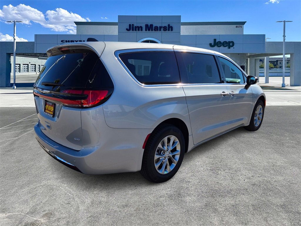 New 2026 Chrysler Pacifica Select image 4