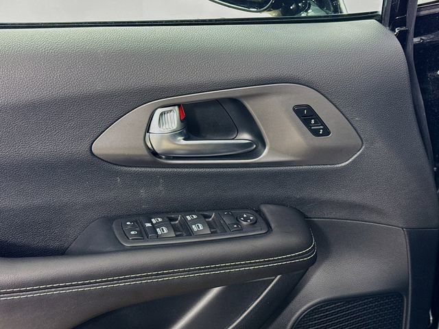 New 2026 Chrysler Pacifica Select w/ S Appearance Package image 17