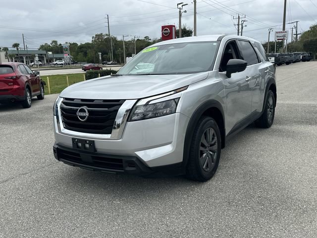 Used 2024 Nissan Pathfinder S image 2