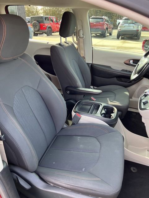 Certified 2019 Chrysler Pacifica Touring-L image 15