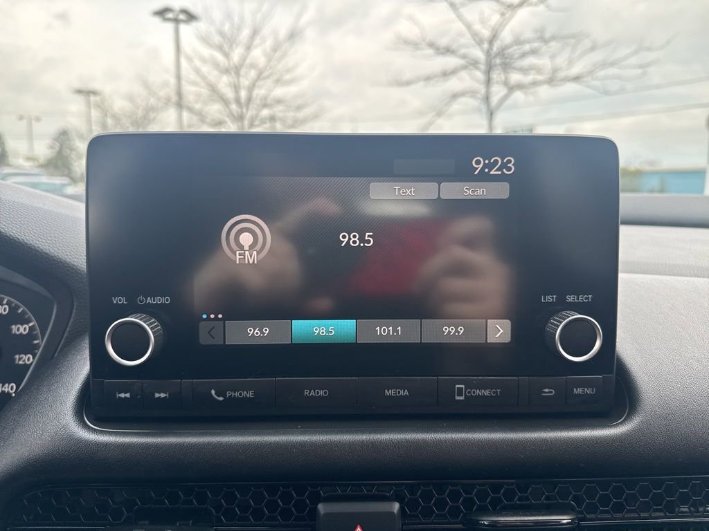 Certified 2023 Honda HR-V LX image 30