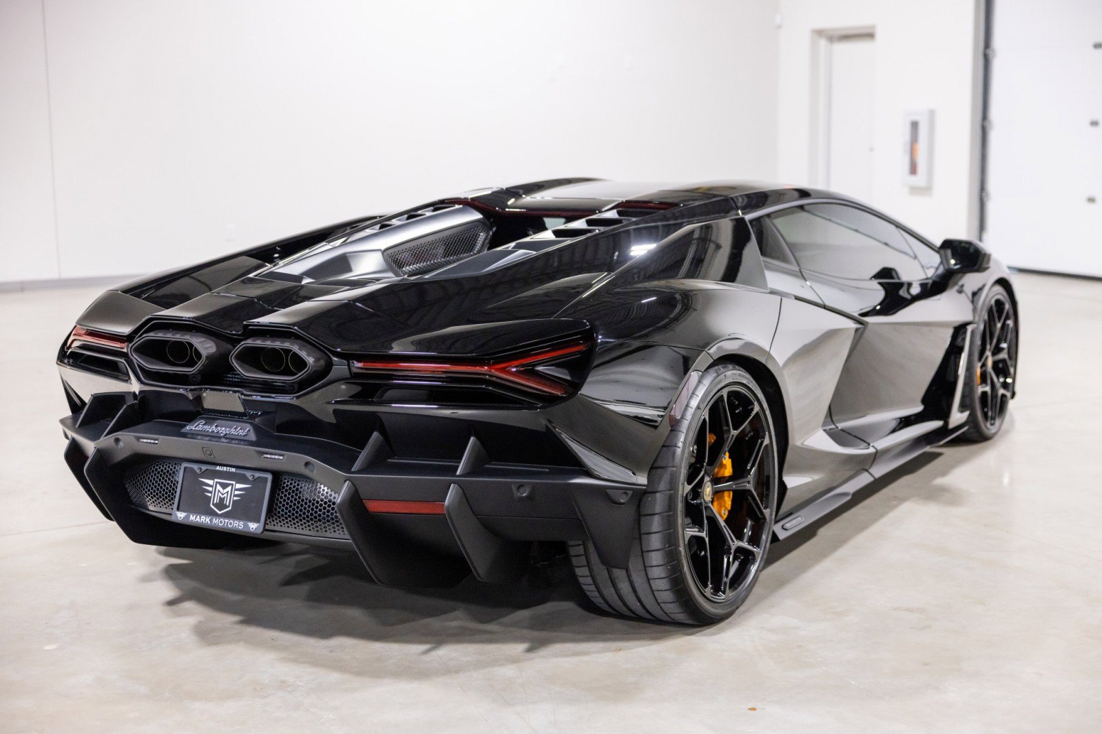 Used 2025 Lamborghini Revuelto image 9