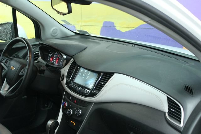 Used 2017 Chevrolet Trax LT w/ Sun & Sound Package FWD image 10