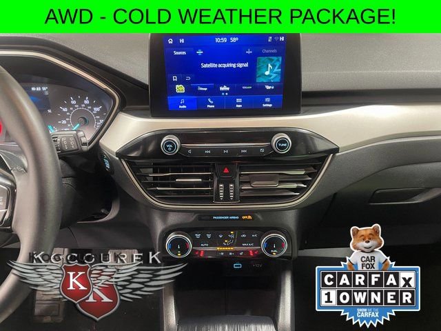 Used 2022 Ford Escape SE w/ SE Sport Appearance Package image 16