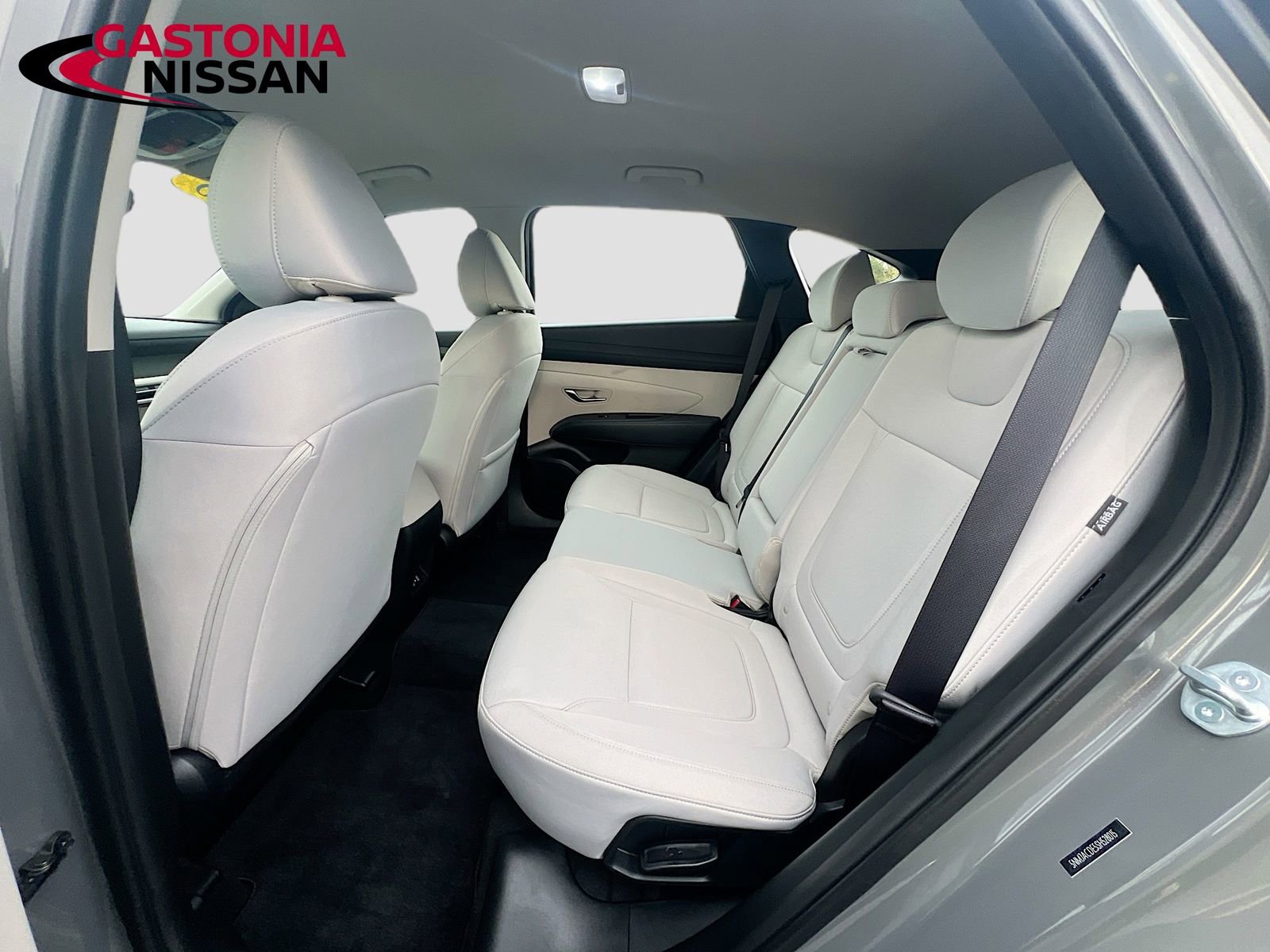 Used 2025 Hyundai Tucson SE image 32