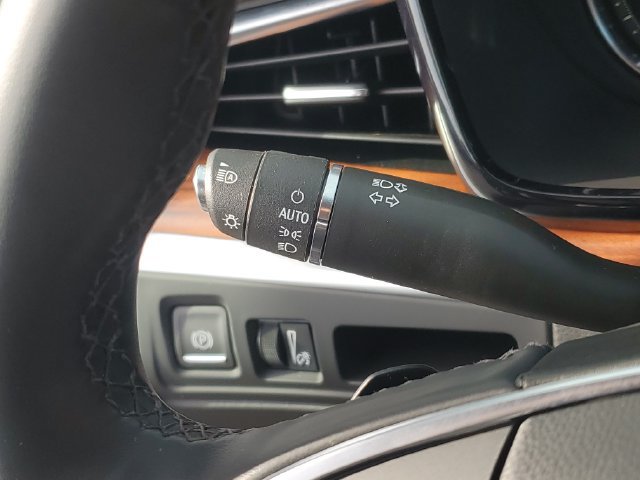 Certified 2025 Cadillac XT5 Premium Luxury w/ LPO, Floor Liner Package AWD/4WD image 20