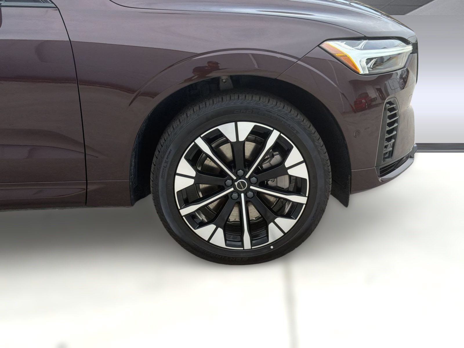 New 2026 Volvo XC60 T8 Plus w/ Climate Package AWD/4WD image 13