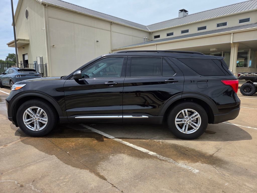 Used 2024 Ford Explorer XLT w/ Equipment Group 202A RWD image 8