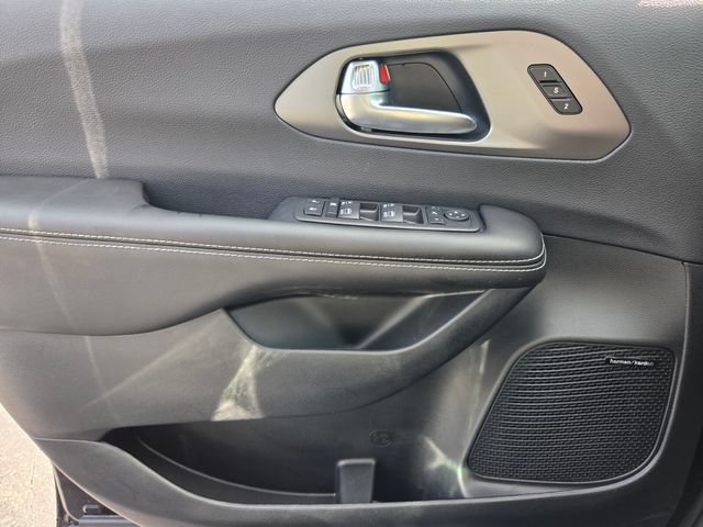 New 2027 Chrysler Pacifica Limited FWD image 22
