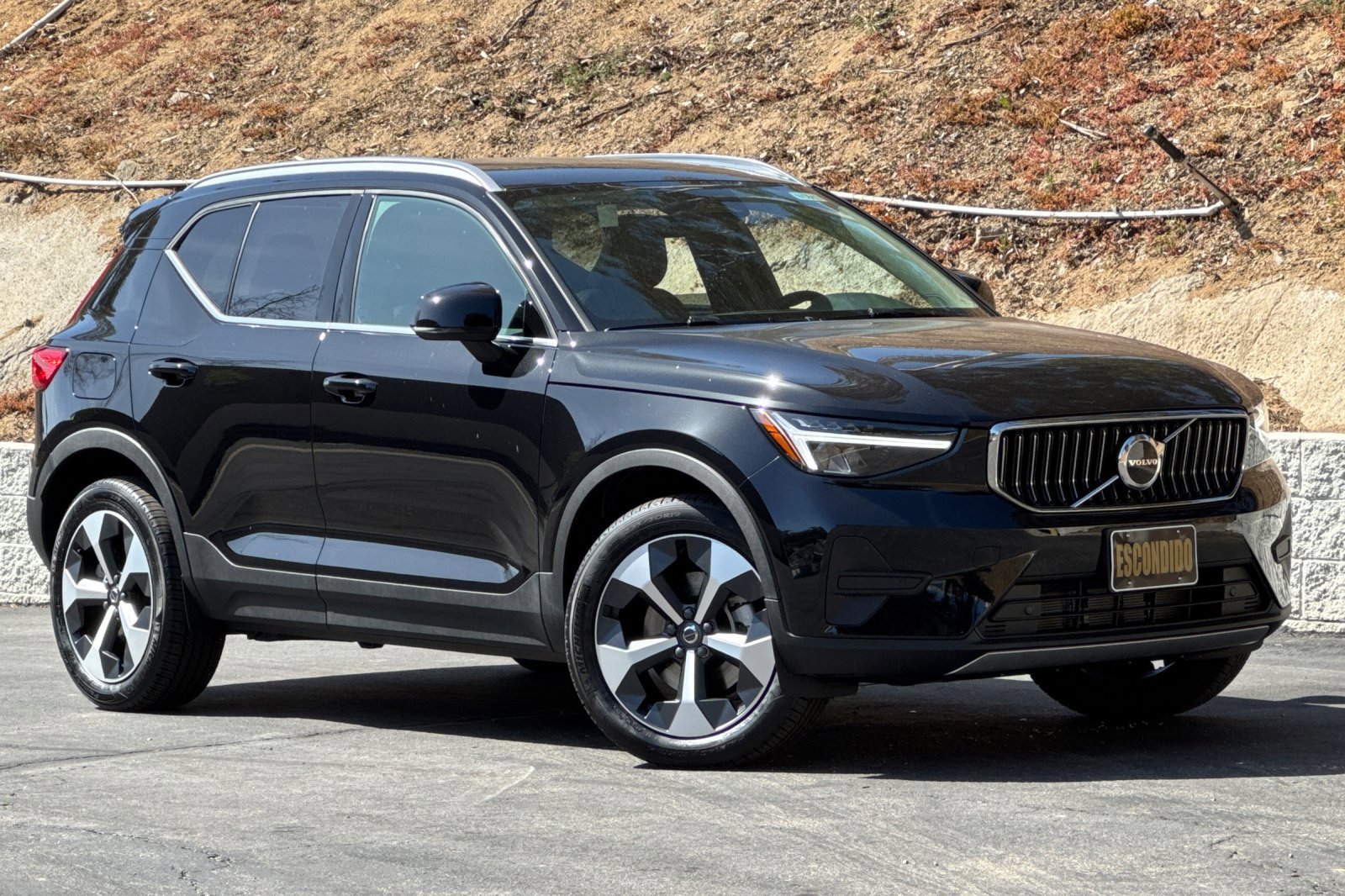New 2025 Volvo XC40 B5 Core w/ Protection Package Premier image 2