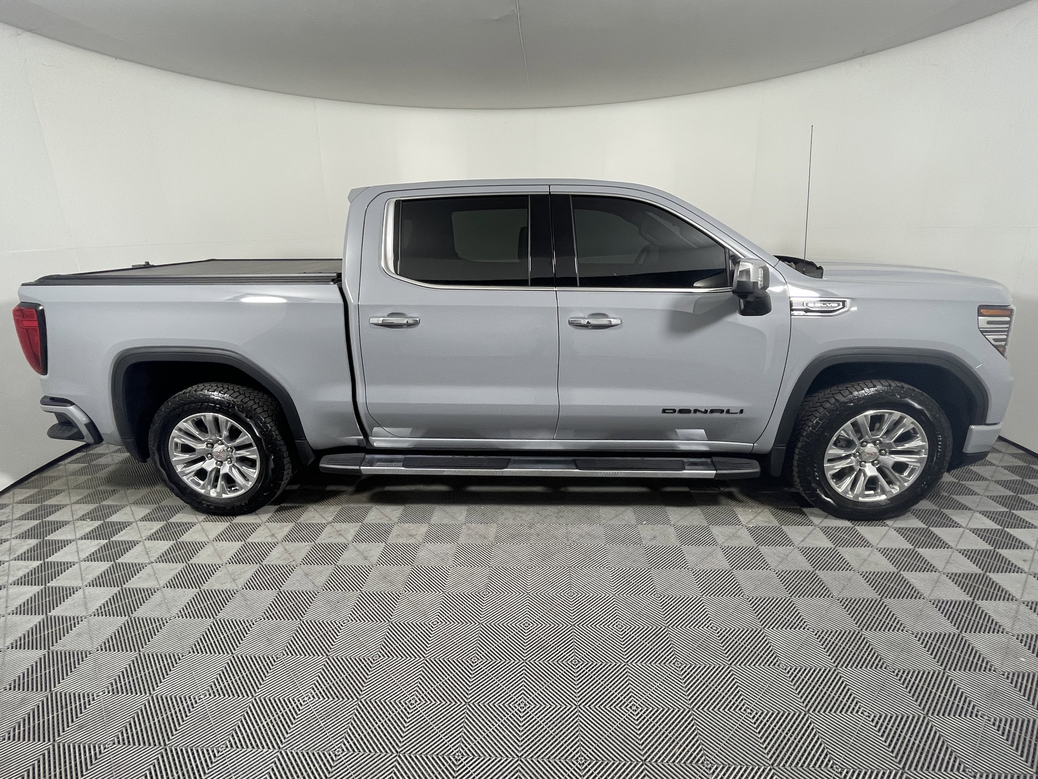 Used 2025 GMC Sierra 1500 Denali image 6