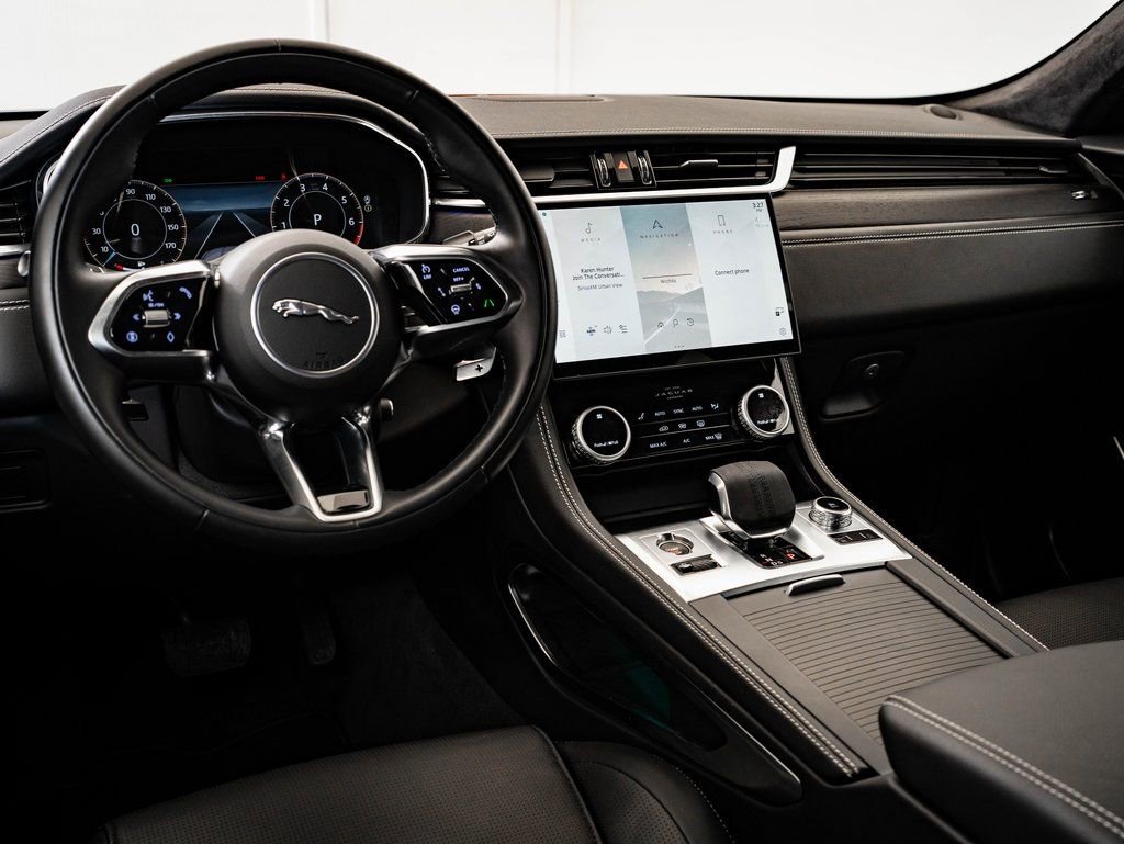 Used 2025 Jaguar F-PACE R-Dynamic S image 4