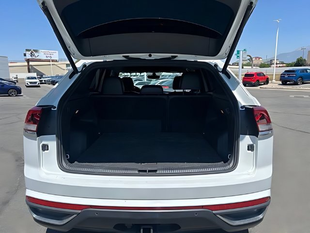Used 2020 Volkswagen Atlas Cross Sport SE w/ Towing Package AWD/4WD image 16