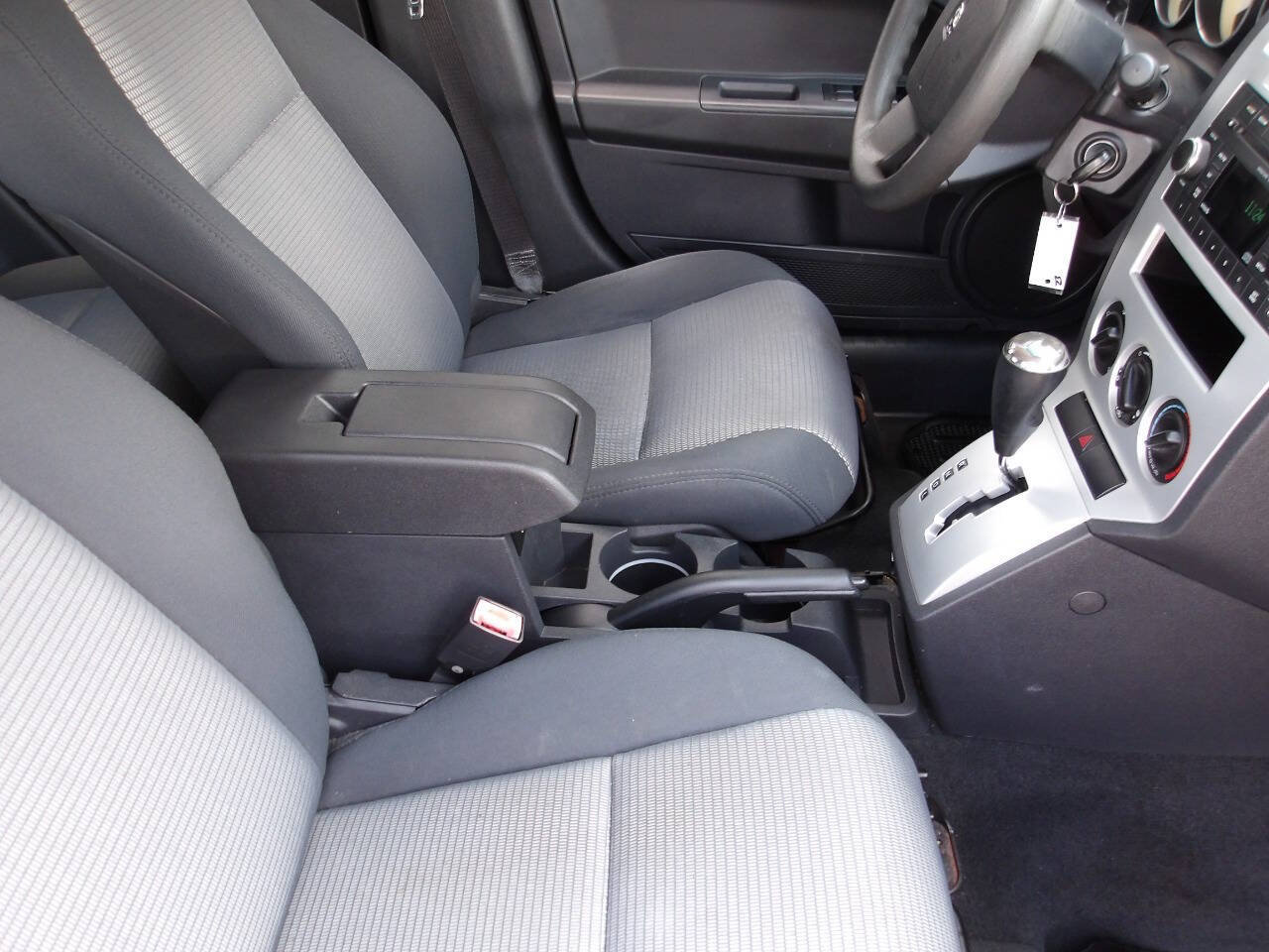 Used 2009 Dodge Caliber SXT FWD image 16