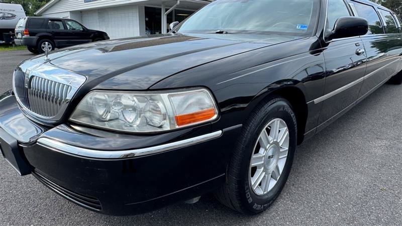 Used 2008 Lincoln Town Car Executive RWD image 12