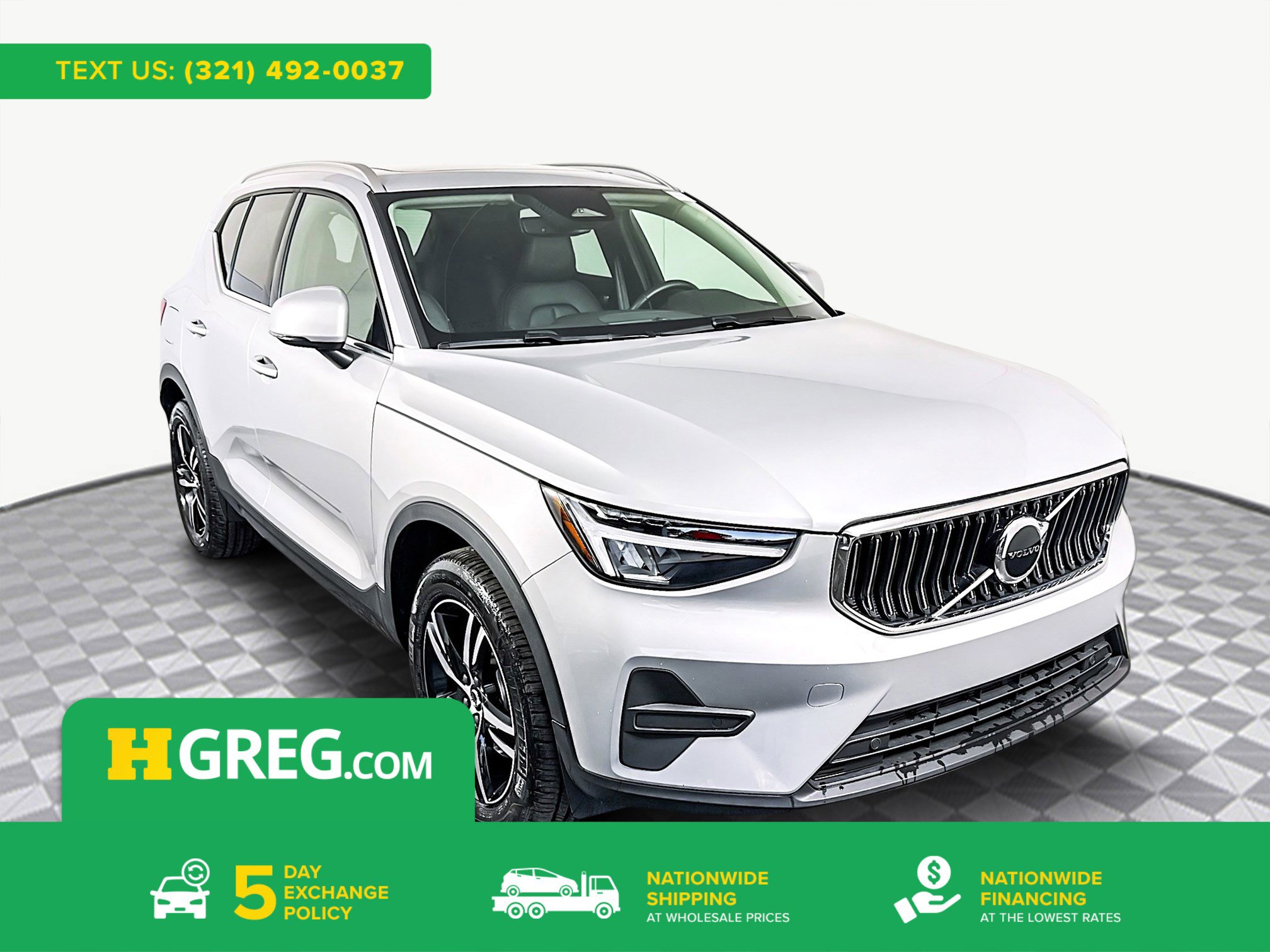 Used 2025 Volvo XC40 B5 Core image 1