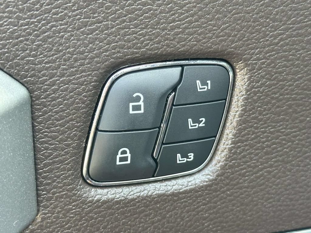 Used 2022 Ford F350 King Ranch w/ King Ranch Ultimate Package AWD/4WD image 24