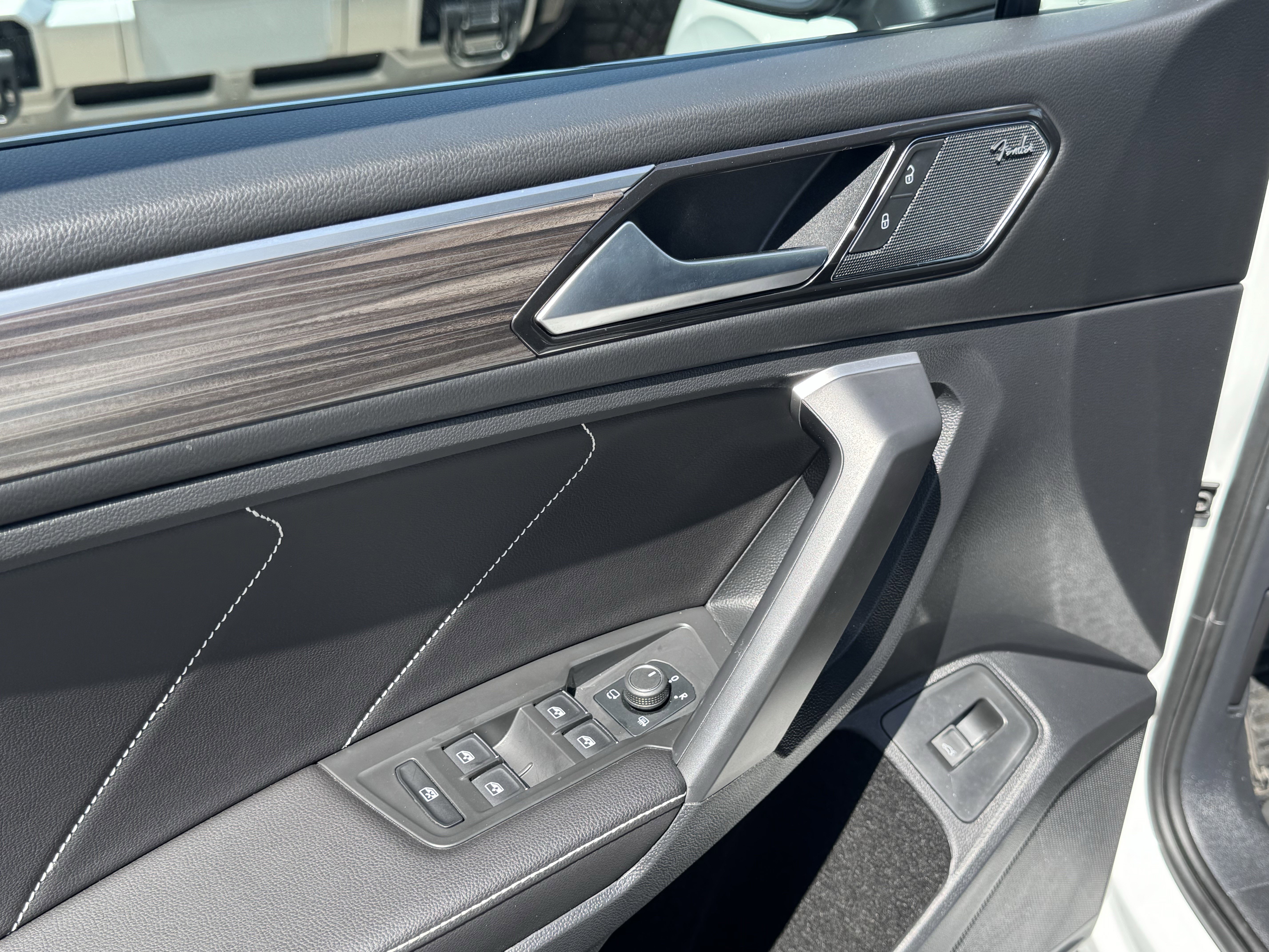 Certified 2024 Volkswagen Tiguan SEL R-Line AWD/4WD image 15