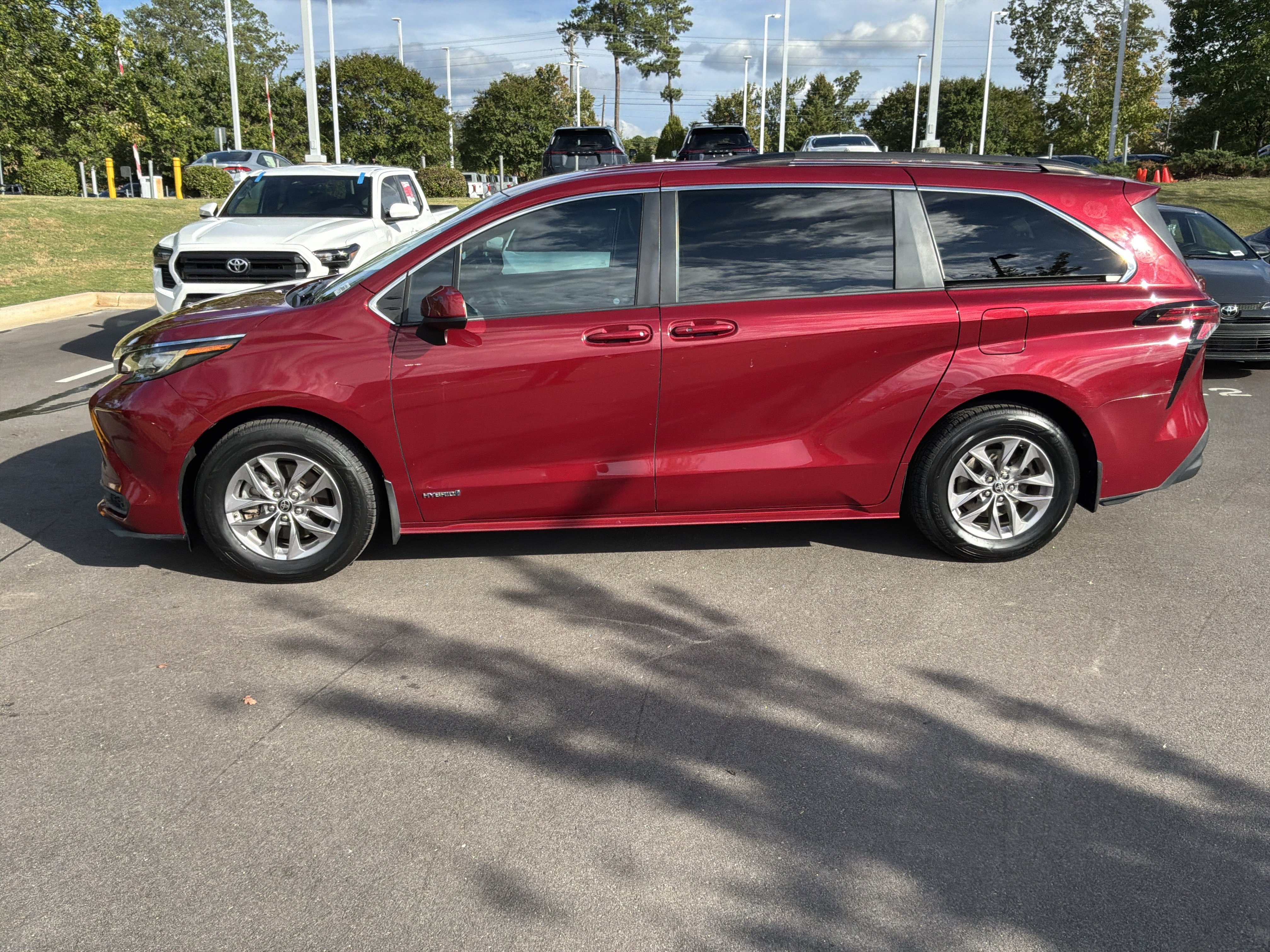 Used 2021 Toyota Sienna LE AWD/4WD image 7