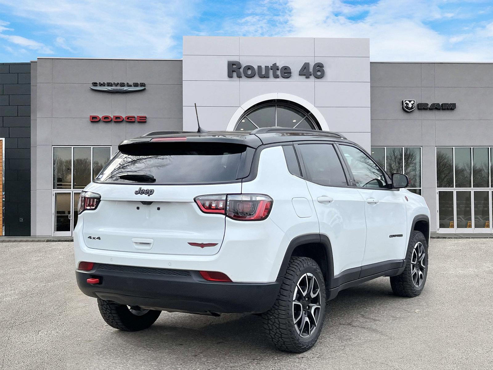 Used 2024 Jeep Compass Trailhawk image 5