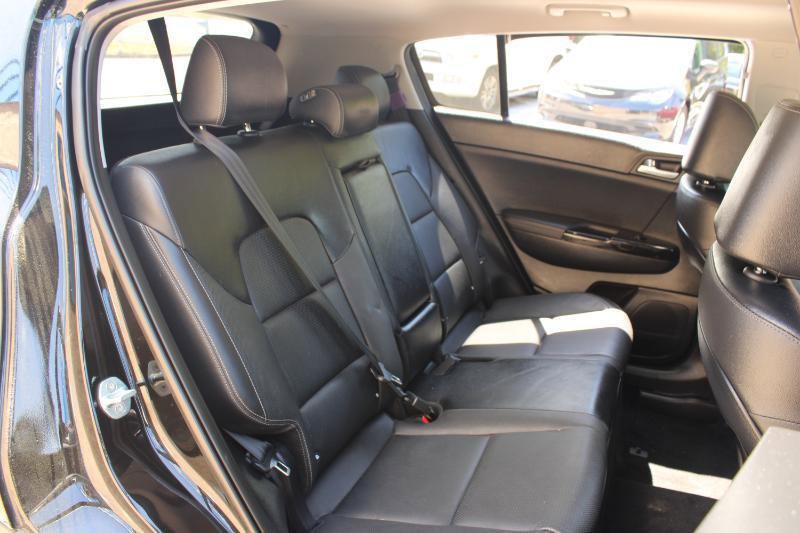 Used 2022 Kia Sportage EX w/ EX Technology Package FWD image 13