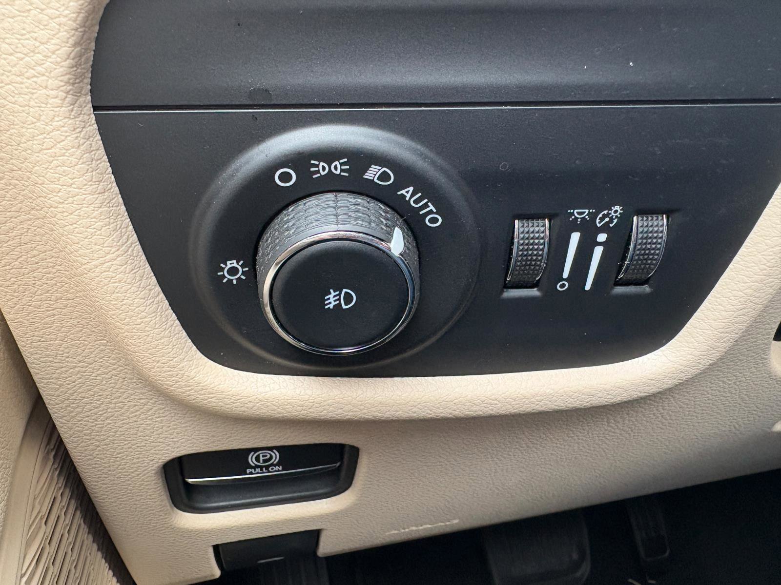 Used 2023 Jeep Grand Cherokee L Limited AWD/4WD image 34