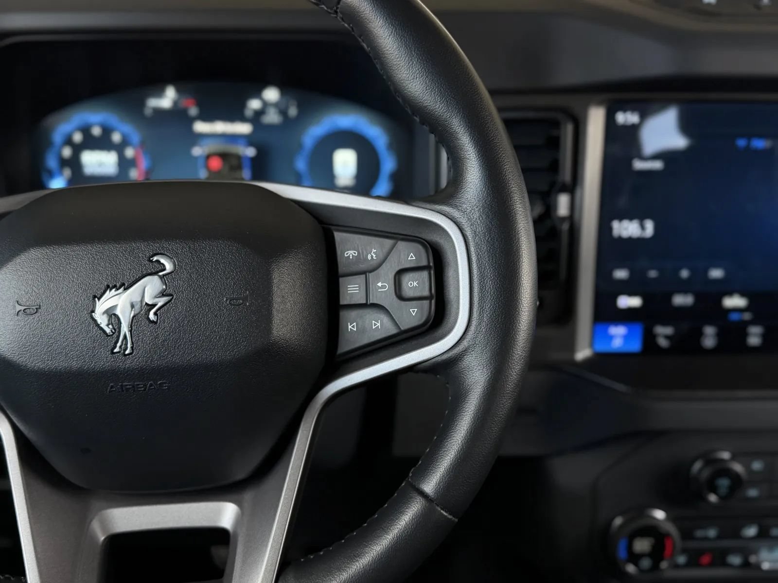 Used 2025 Ford Bronco Badlands AWD/4WD image 23