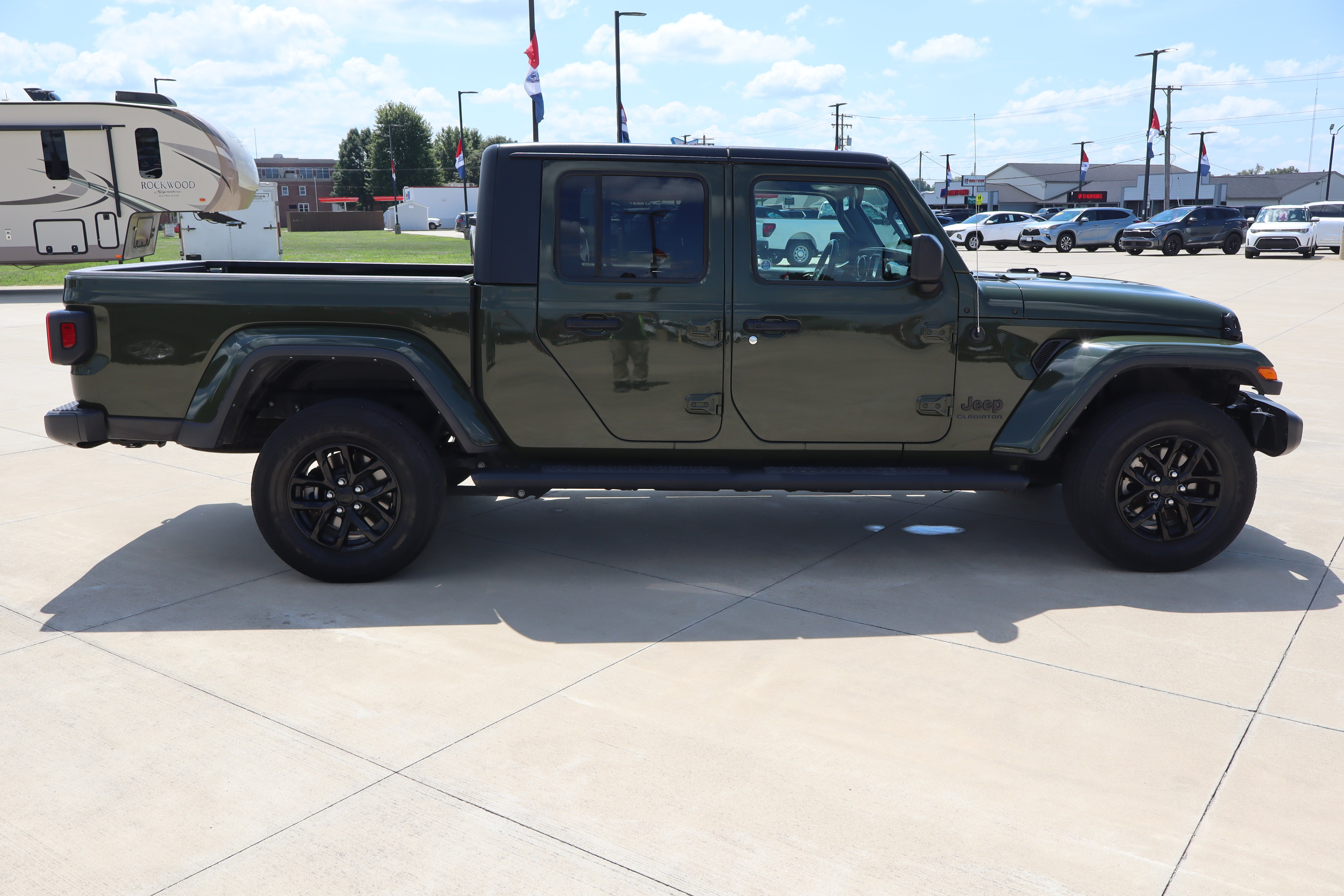 Used 2022 Jeep Gladiator Sport AWD/4WD image 4