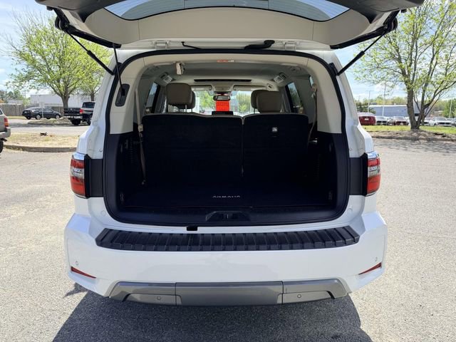 Used 2022 Nissan Armada SL w/ Captain's Chairs Package image 12