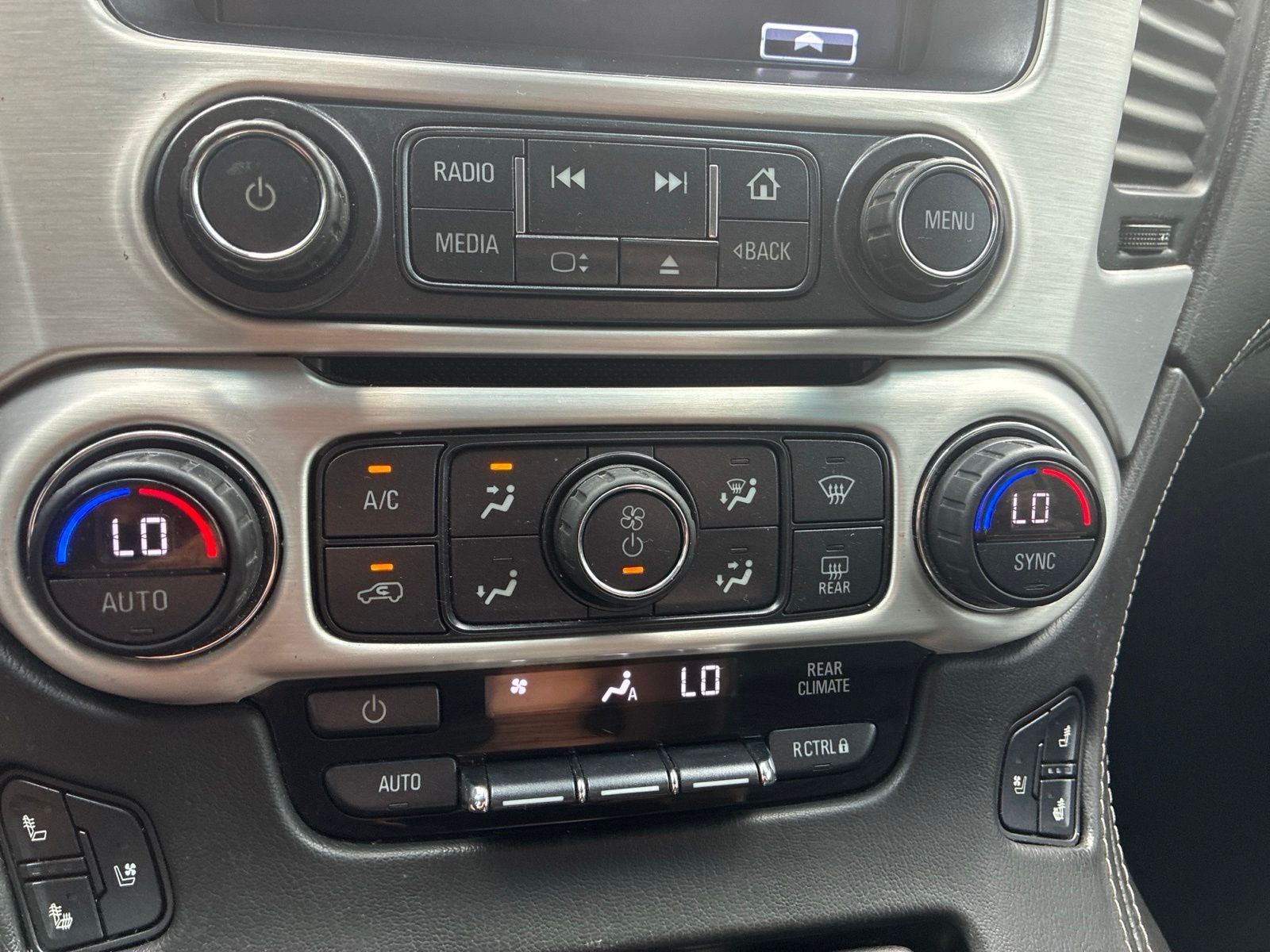 Used 2019 GMC Yukon XL SLT AWD/4WD image 25