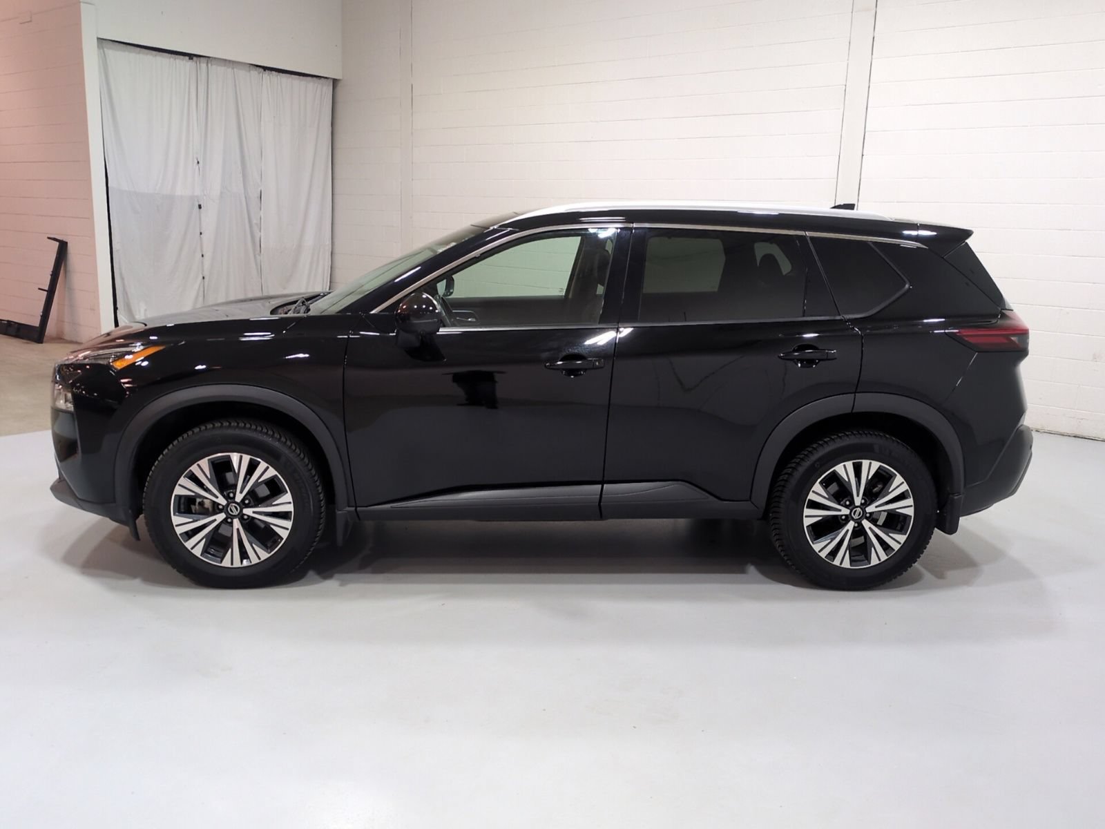 Used 2021 Nissan Rogue SV w/ Premium Package AWD/4WD image 6