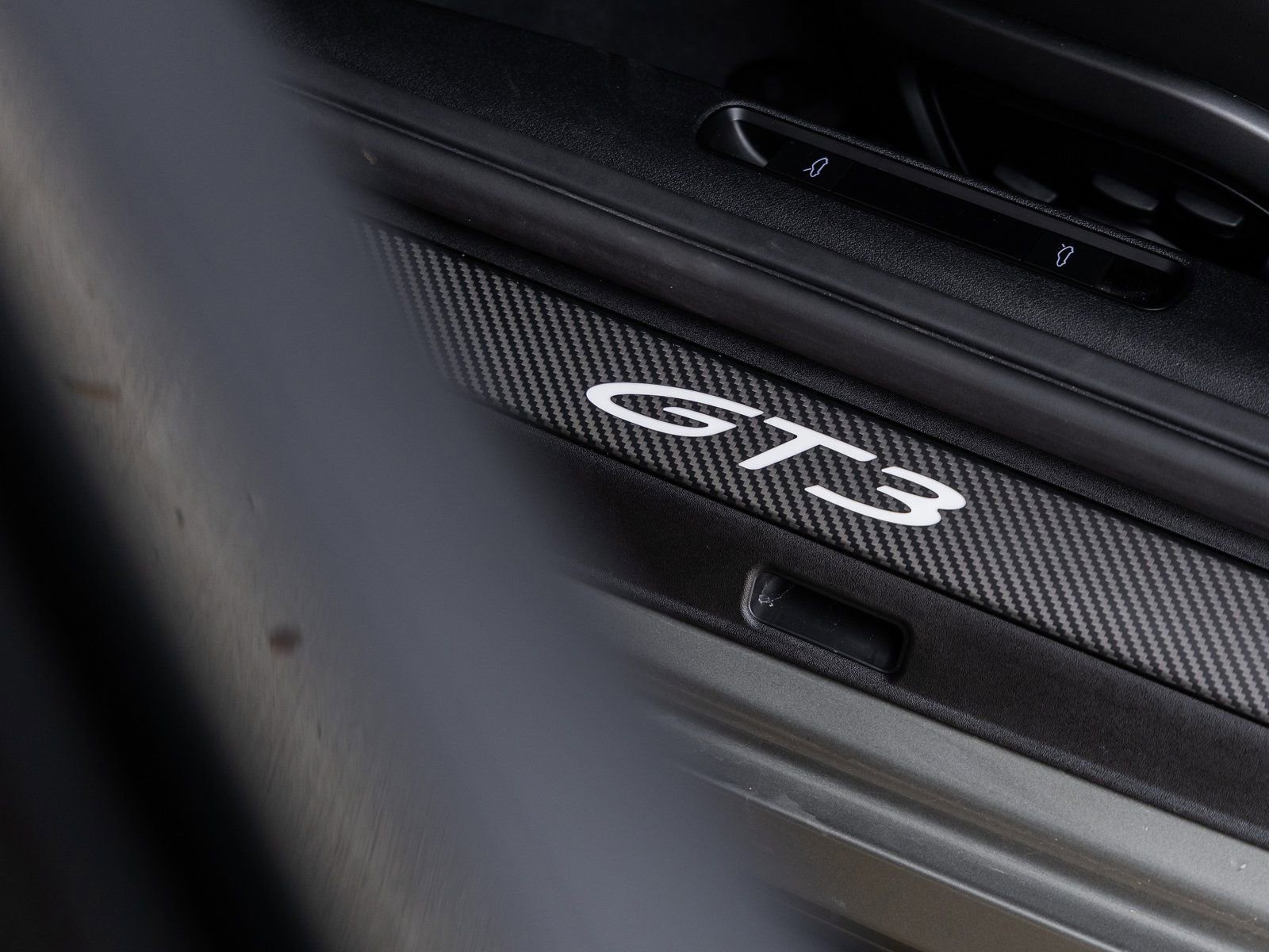 Certified 2025 Porsche 911 GT3 image 31