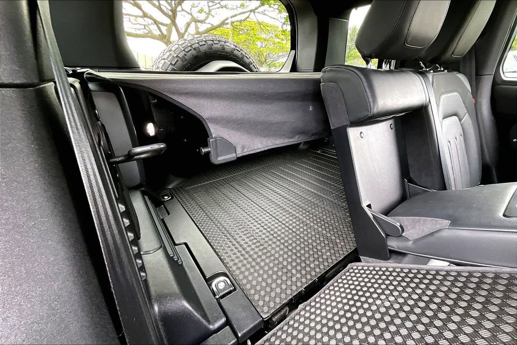 Used 2021 Land Rover Defender 110 X-Dynamic SE image 30