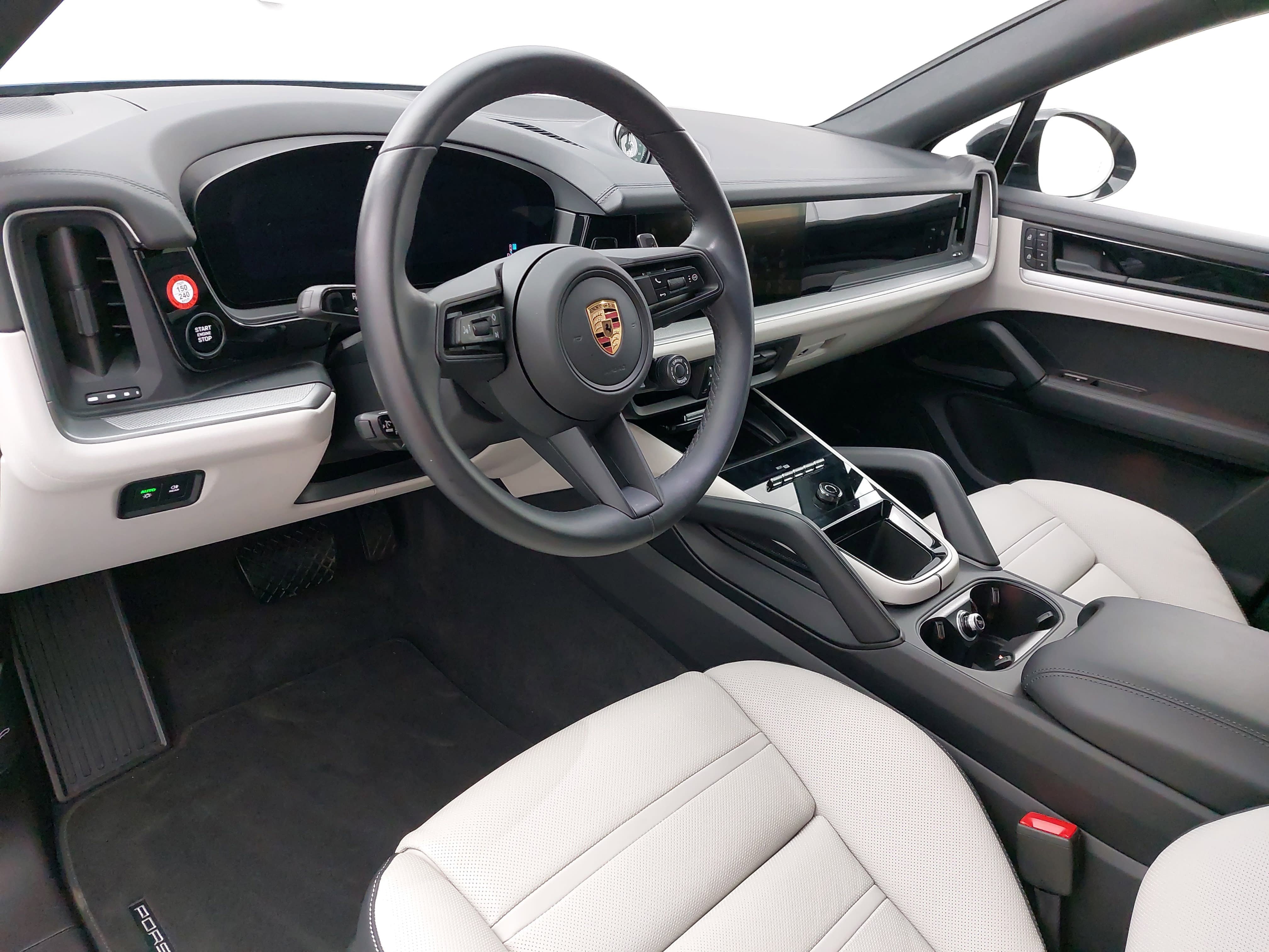 Certified 2025 Porsche Cayenne Coupe AWD/4WD image 4