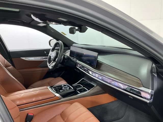 Certified 2023 BMW 760i xDrive AWD/4WD image 32