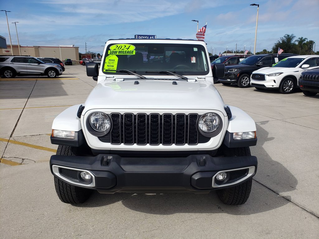 Used 2024 Jeep Gladiator Sport image 2