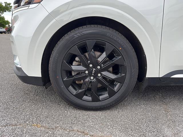 Used 2022 Kia Carnival SX Prestige image 9