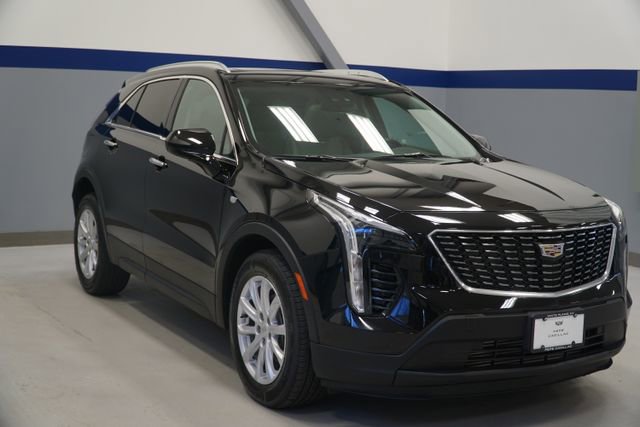 Used 2022 Cadillac XT4 Luxury w/ Cold Weather Package image 9